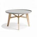 Witte ronde tafel van hout met een diameter van 90 cm en een hoogte van 75 cm