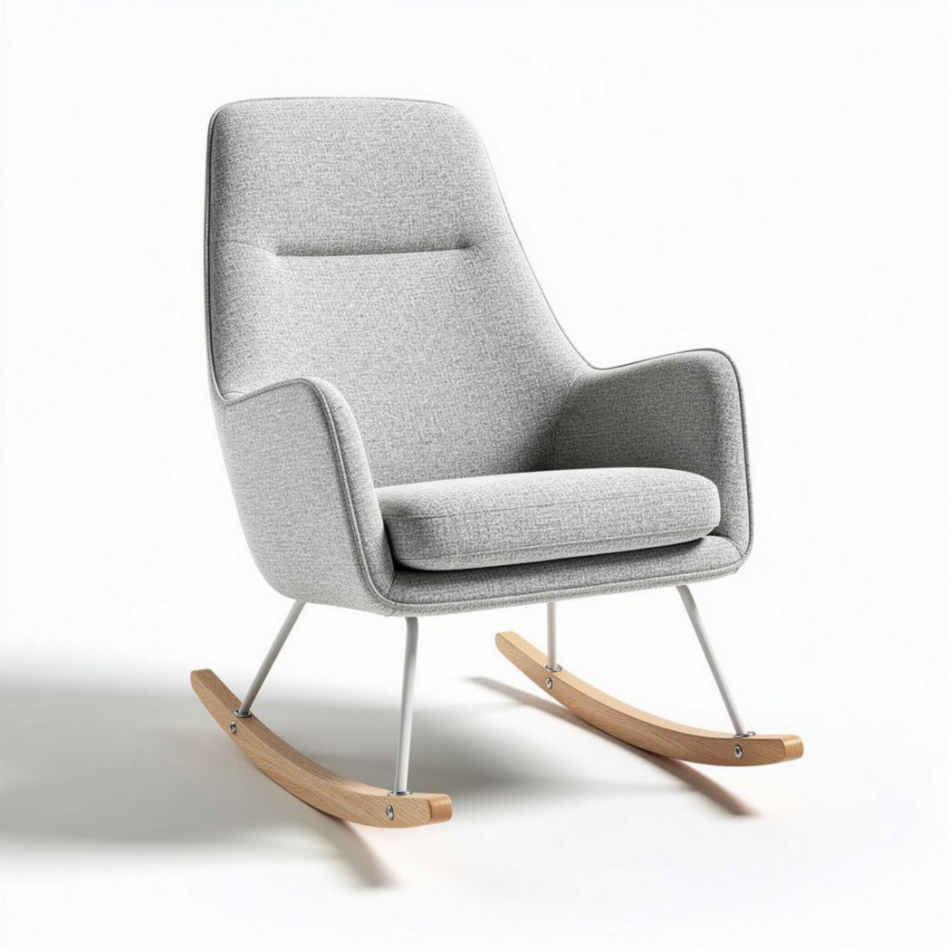Schommelstoel met een grijze stof bekleding en houten onderstel 70 x 70 x 90cm